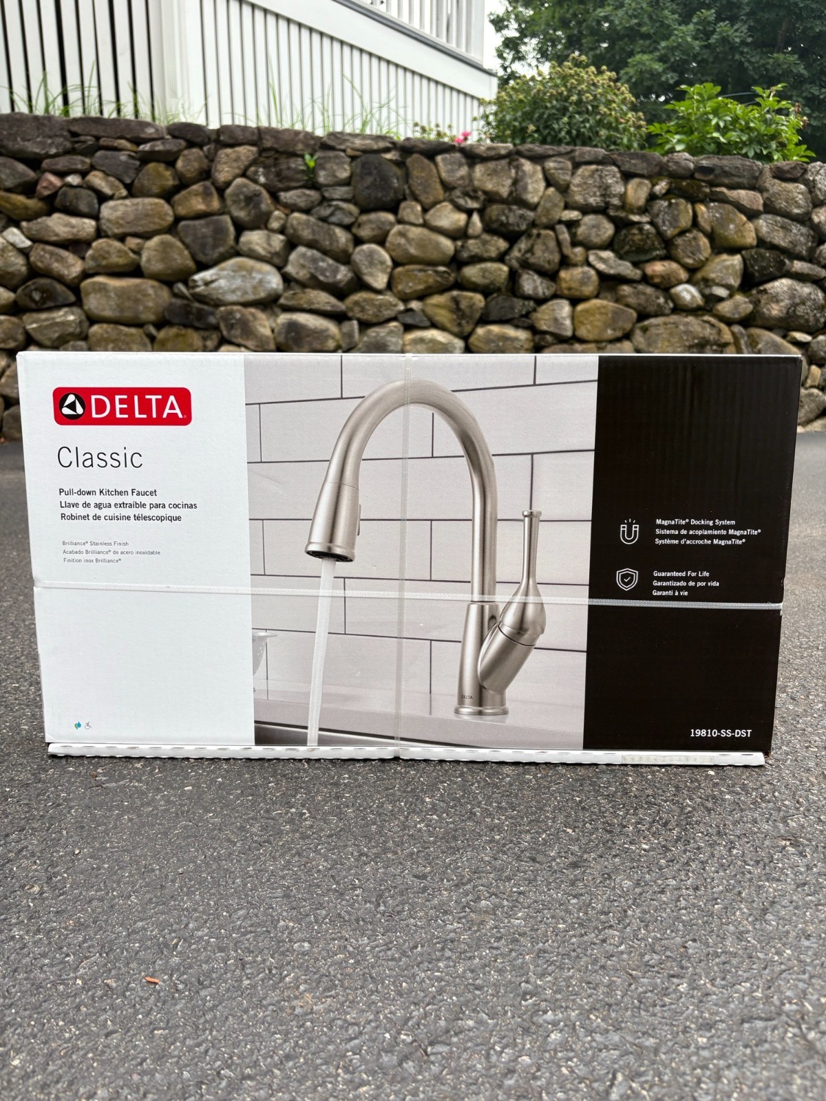 Delta 19810-SS-DST Single Handle Pull Down Kitchen Faucet Stainless Steel New