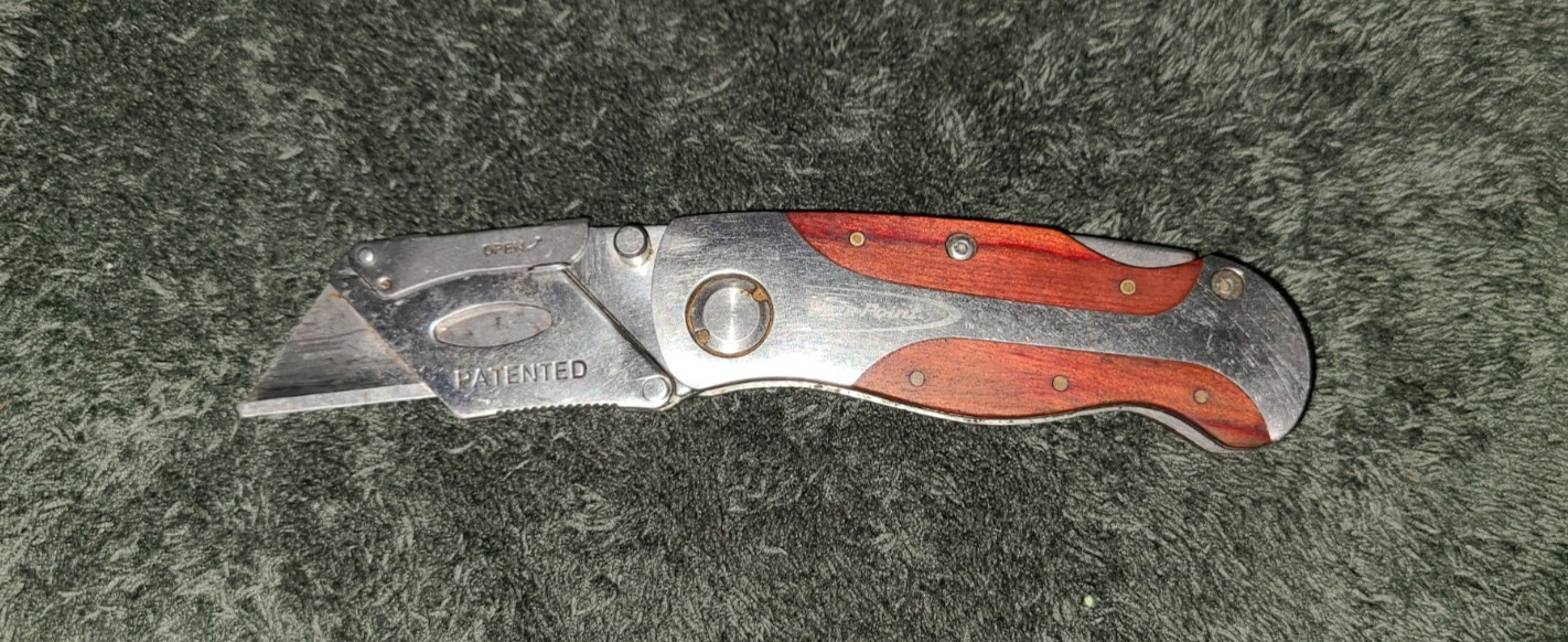 Genuine Vintage Blue Point LBUK1 Folding Pocket Razor Knife Wood Trimmed