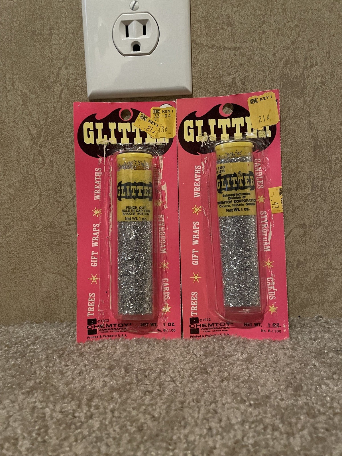 NEW Vintage CHEMTOY Chicago SILVER SHAKER VIAL Glitter Tube USA 1971