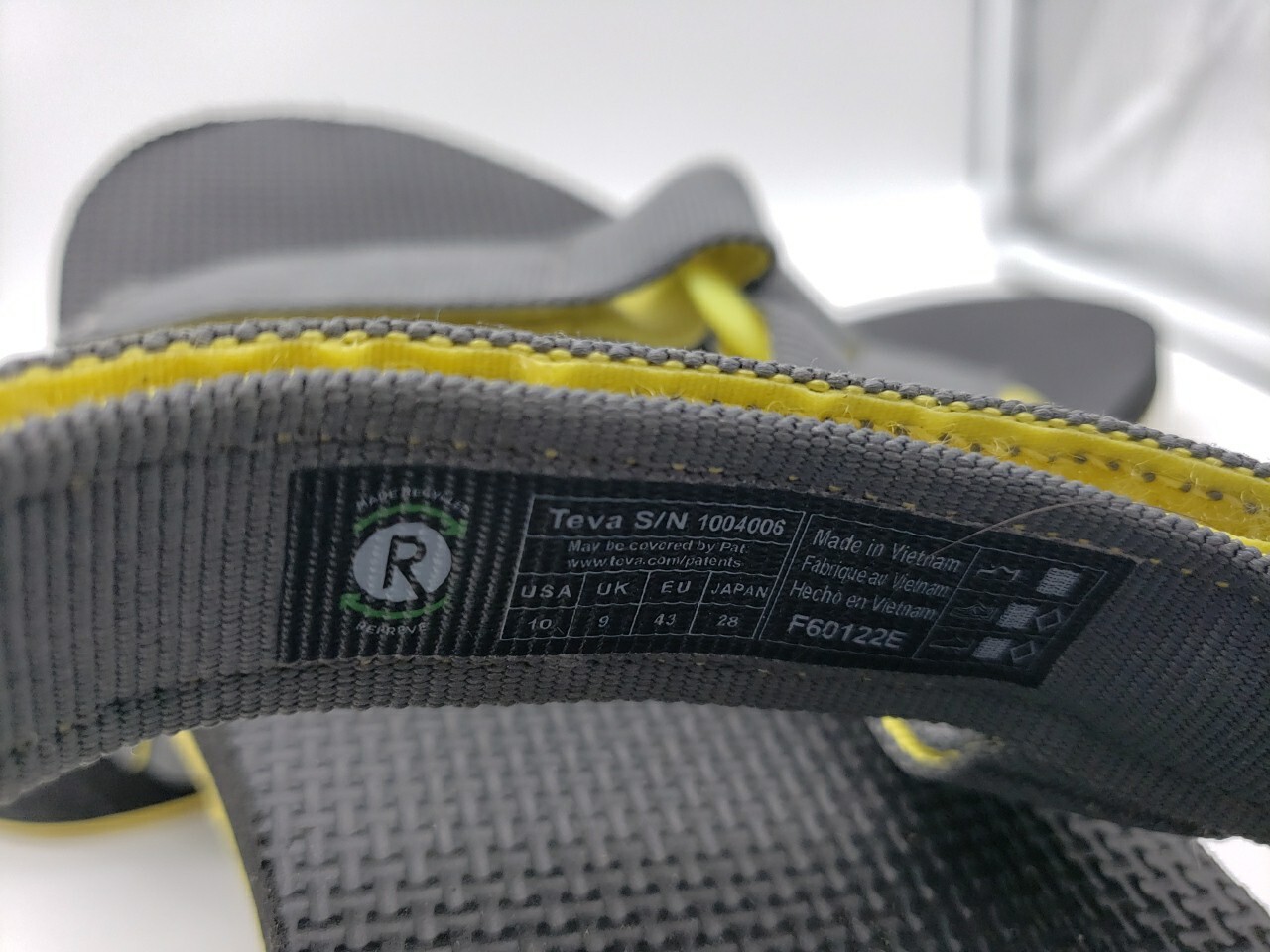 TEVA MEN'S GRAY CONTRASTING YELLOW HOOK LOOP SANDALS 10 S/N 1004006