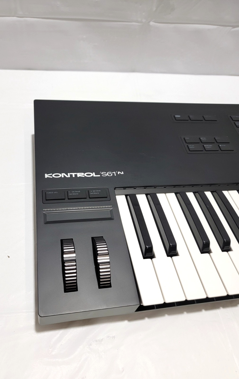 Native Instruments Kontrol S61 MK3 61-Key MIDI Keyboard Controller