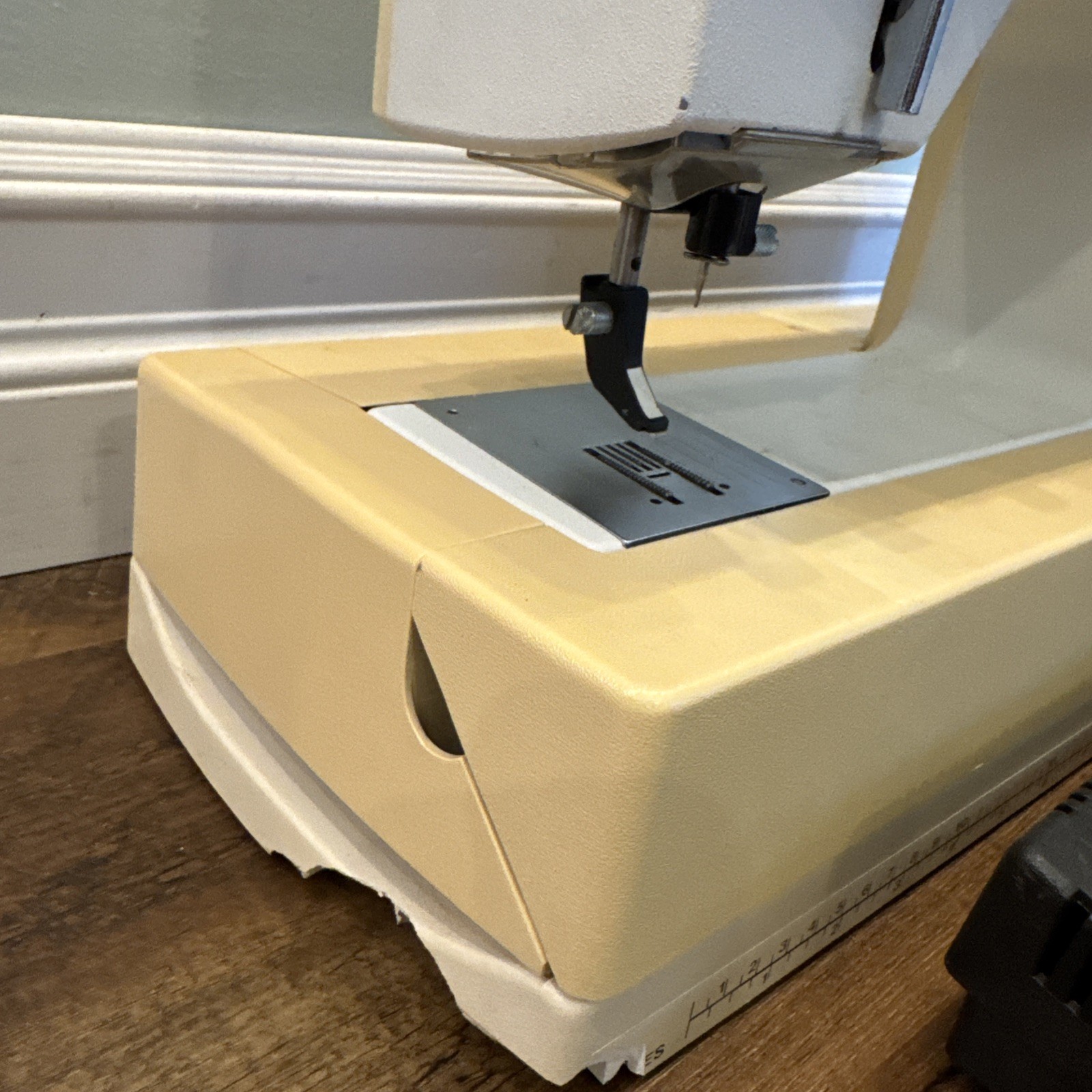 Husqvarna Viking 150e Sewing Machine