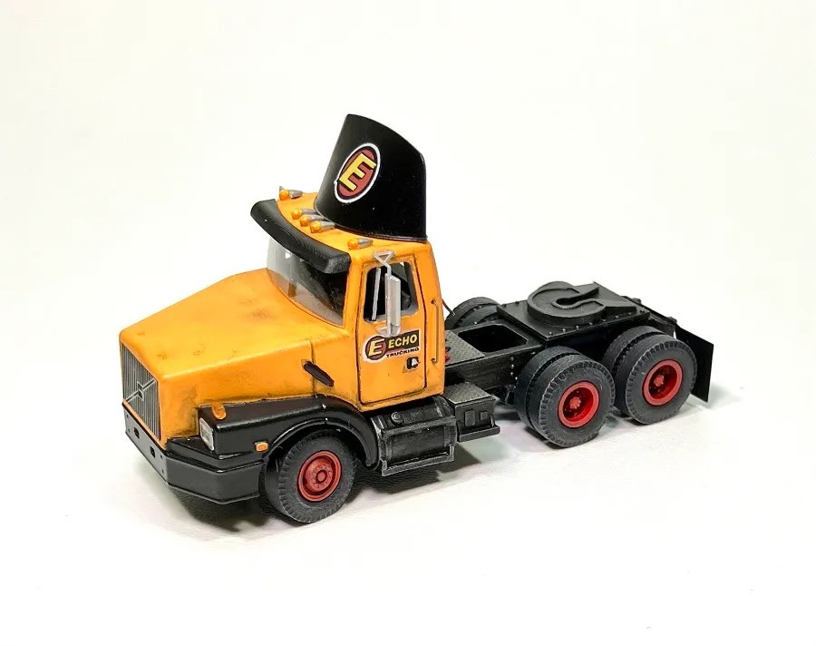 HO 1:87 Showcase Miniatures 3021 - Volvo/White WG Tandem Axle Tractor KIT