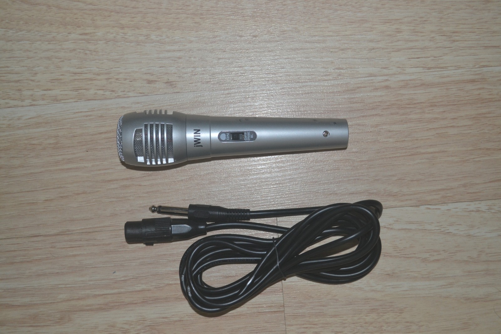 jWin Karaoke Microphone  High Performance With  Cable  TESTED WORKING