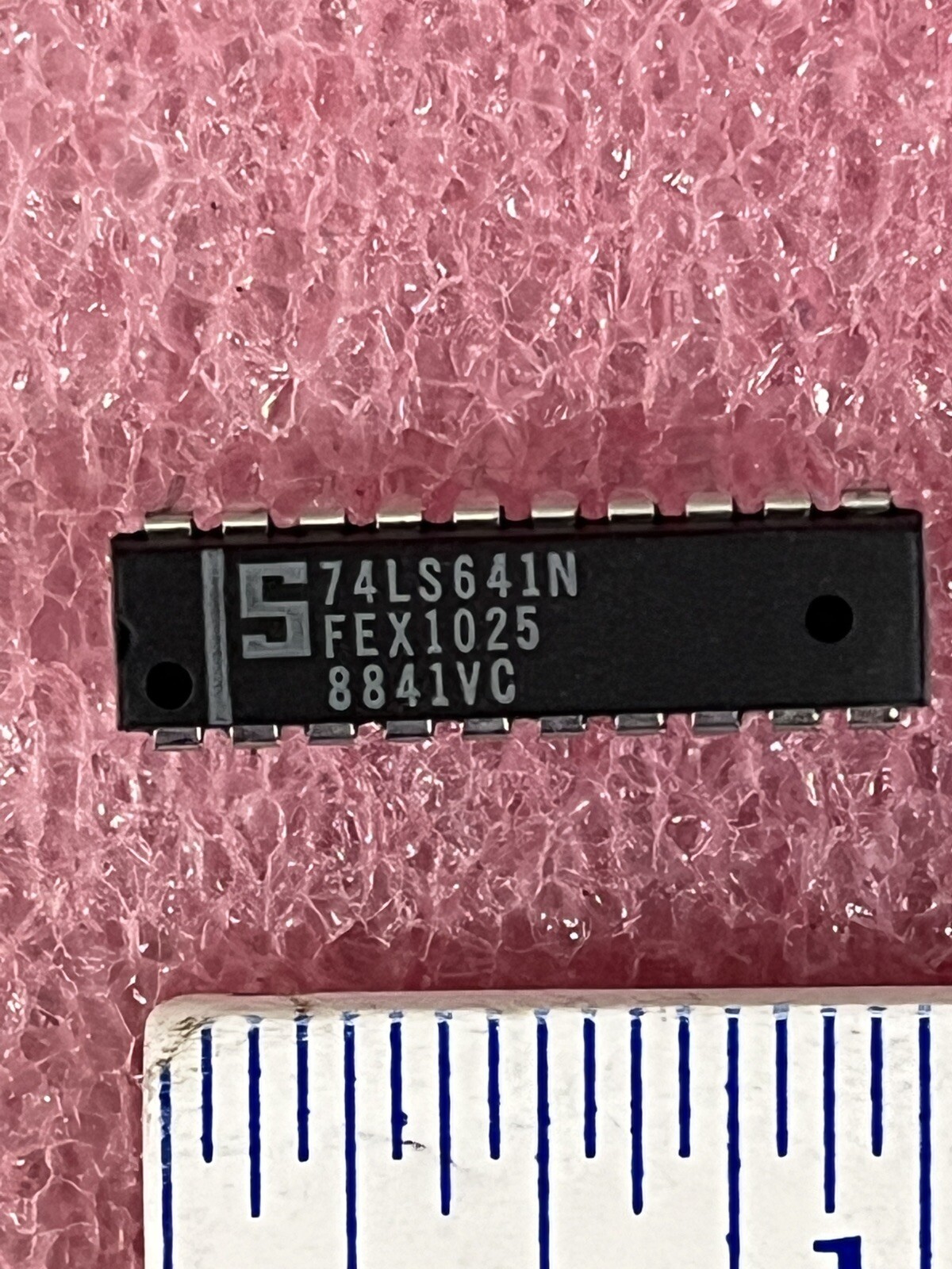 74F641N IC OCTAL BUS TRANCEIVER 20 PIN DIP SIGNETICS (LOT OF 2)