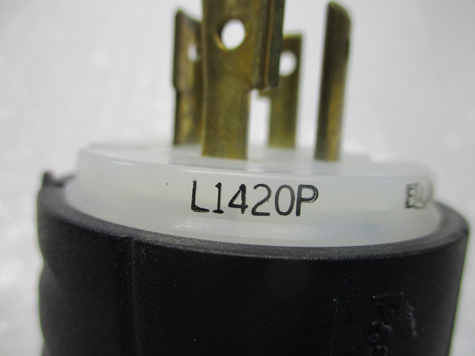 PASS & SEYMOUR L1420P PLUG NSNP