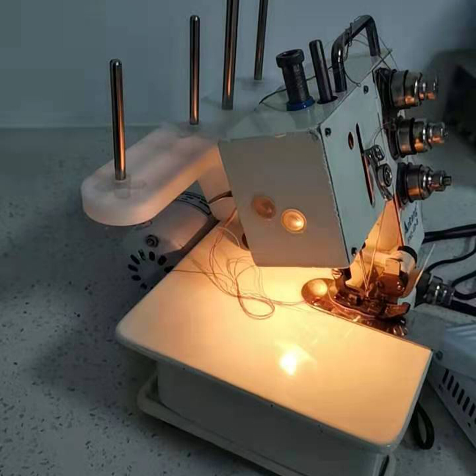 Professional 4 Thread Serger Overlock Sewing Machine 4-Line with Foot Controller