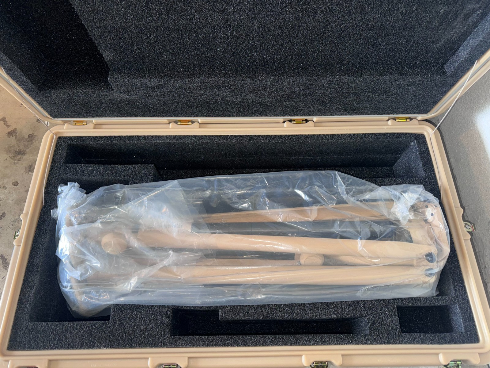 L3 Harris  TRIPOD 52791-823943-001 2482107 CS000C1G01010101	823943-001