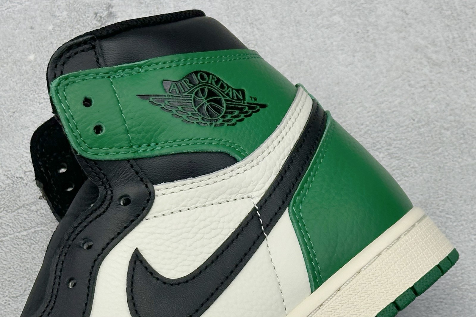 AJ1 Retro High Pine Green 555088-302
