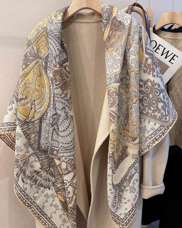 70% Cashmere 30% Silk 135X135cm Scarf Bandana Shawl rainforest Print Wrap new