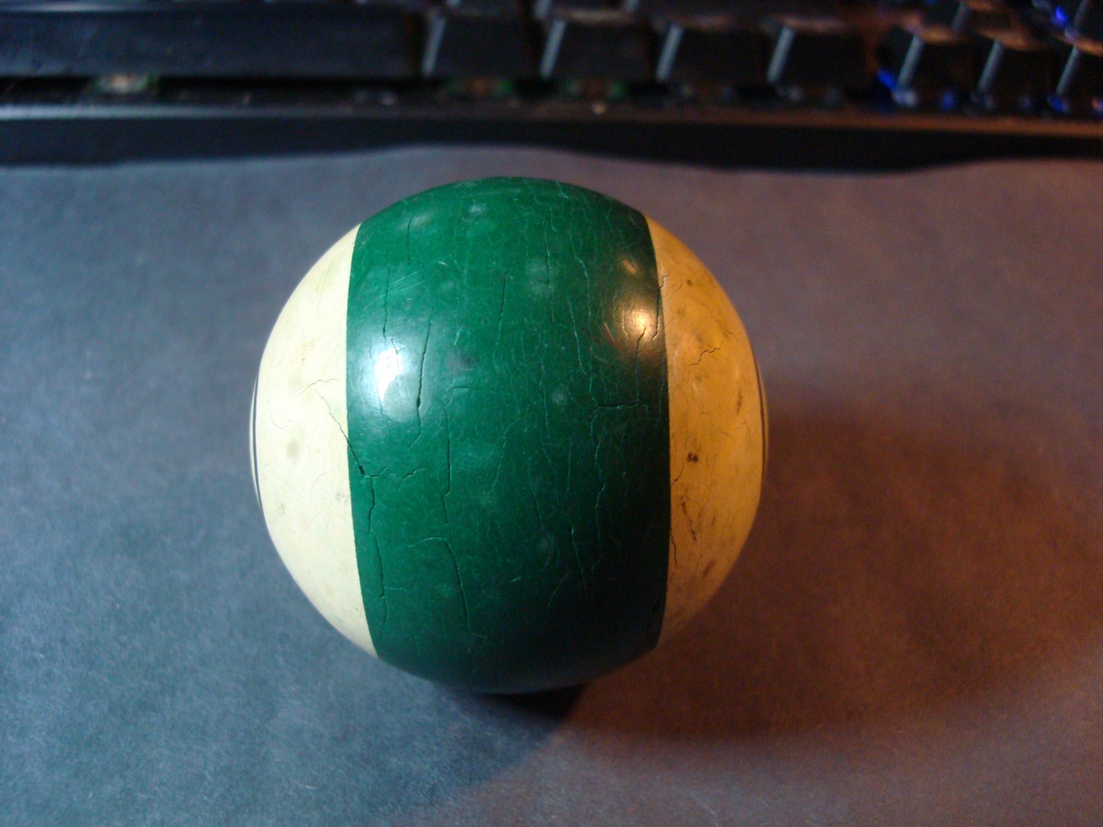 Brunswick Ivorylene Dart clay balls