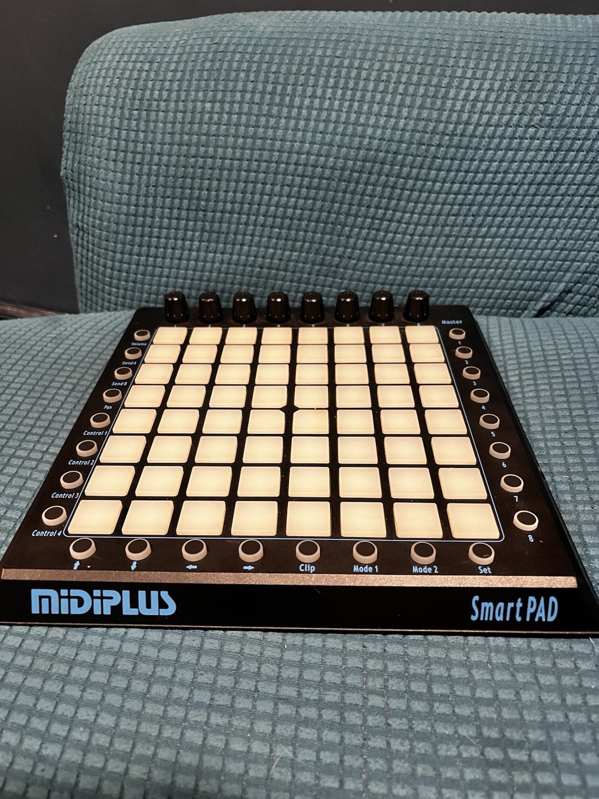 MIDIPlus SmartPAD USB MIDI Pad Controller 64 Pads, Pad Triggers