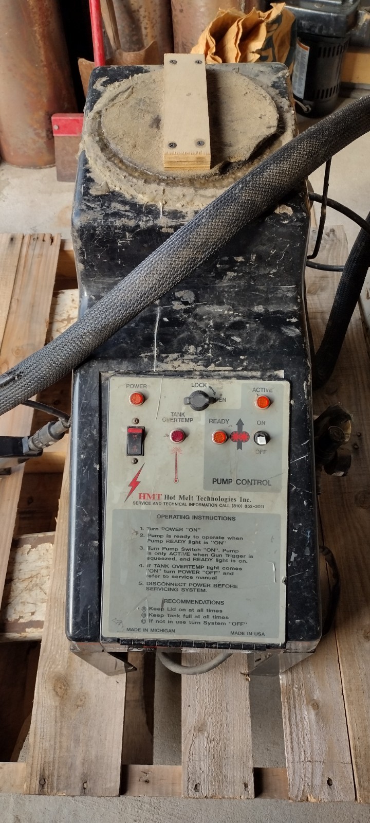 Benchmark Hot Technologies Glue Pot And Gun Used Needs Work Powers Up.