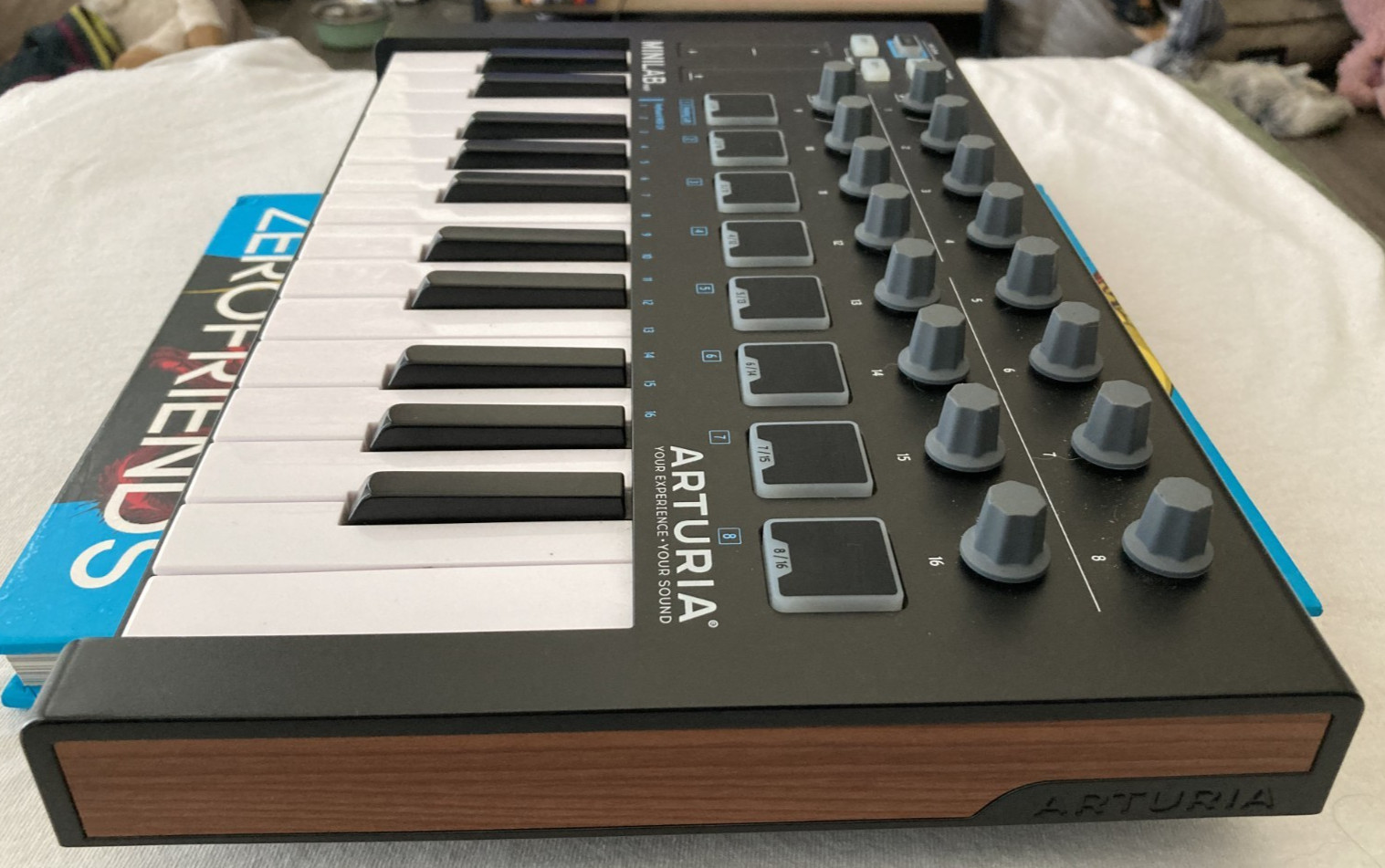 Arturia MiniLab MkII 25-Key USB MIDI Keyboard Controller - Tested/Working