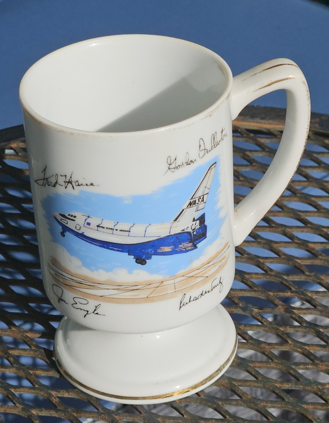Rare Vintage NASA Space Shuttle Mug Lilly's House of Cups Pilot Signature