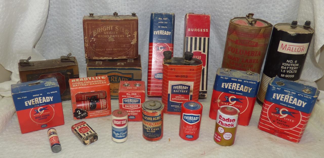 LOT OF 18 VINTAGE BATTERIES  DISPLAY ONLY