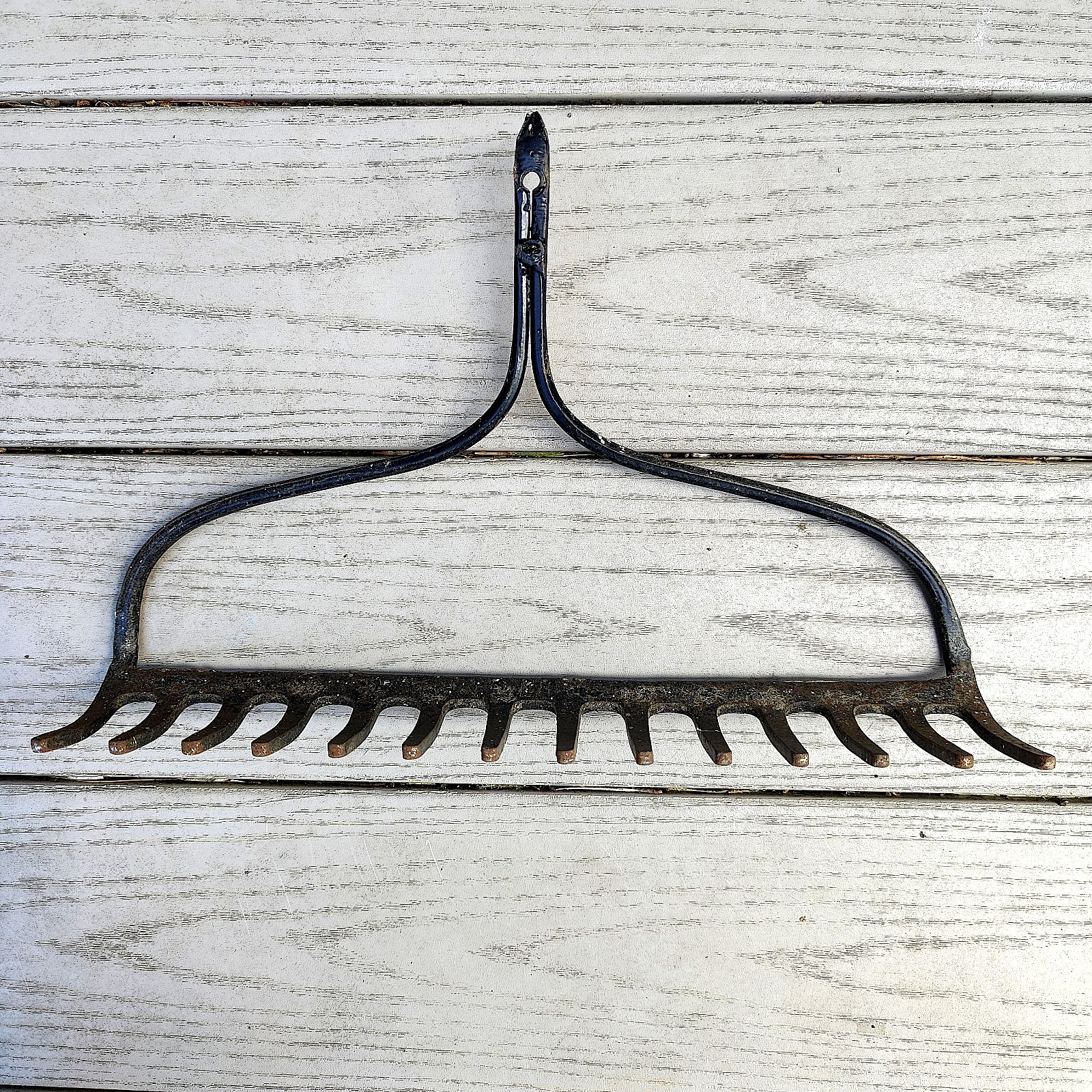 VTG Rustic Iron Garden Rake Head 14 Tines Display Jewelry Hand Tools Wine Glass