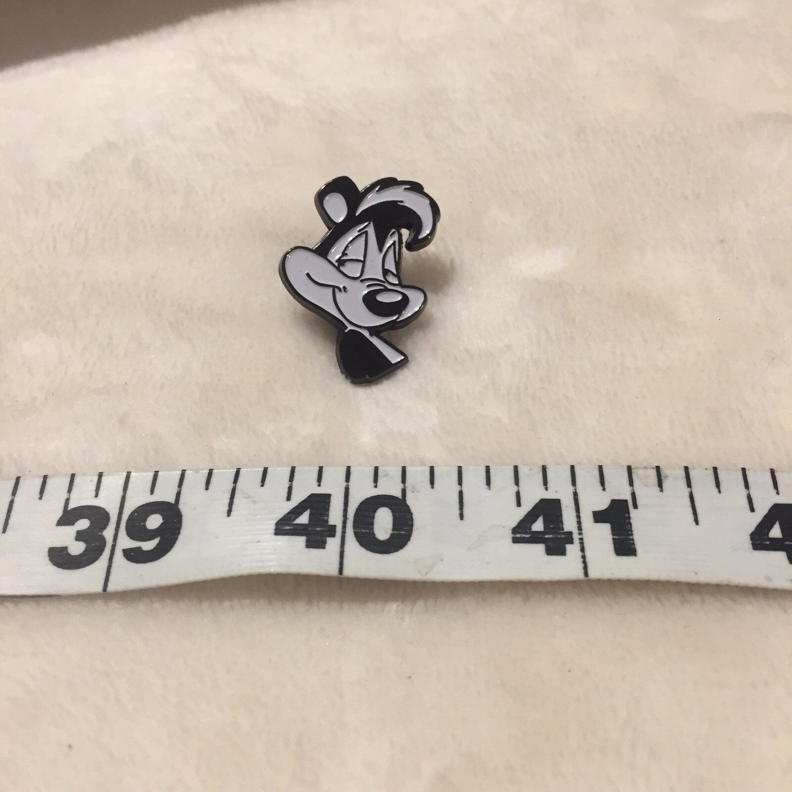 Pepe Le Pew Looney Tunes Character Enamel Lapel Pin Cute Fun New
