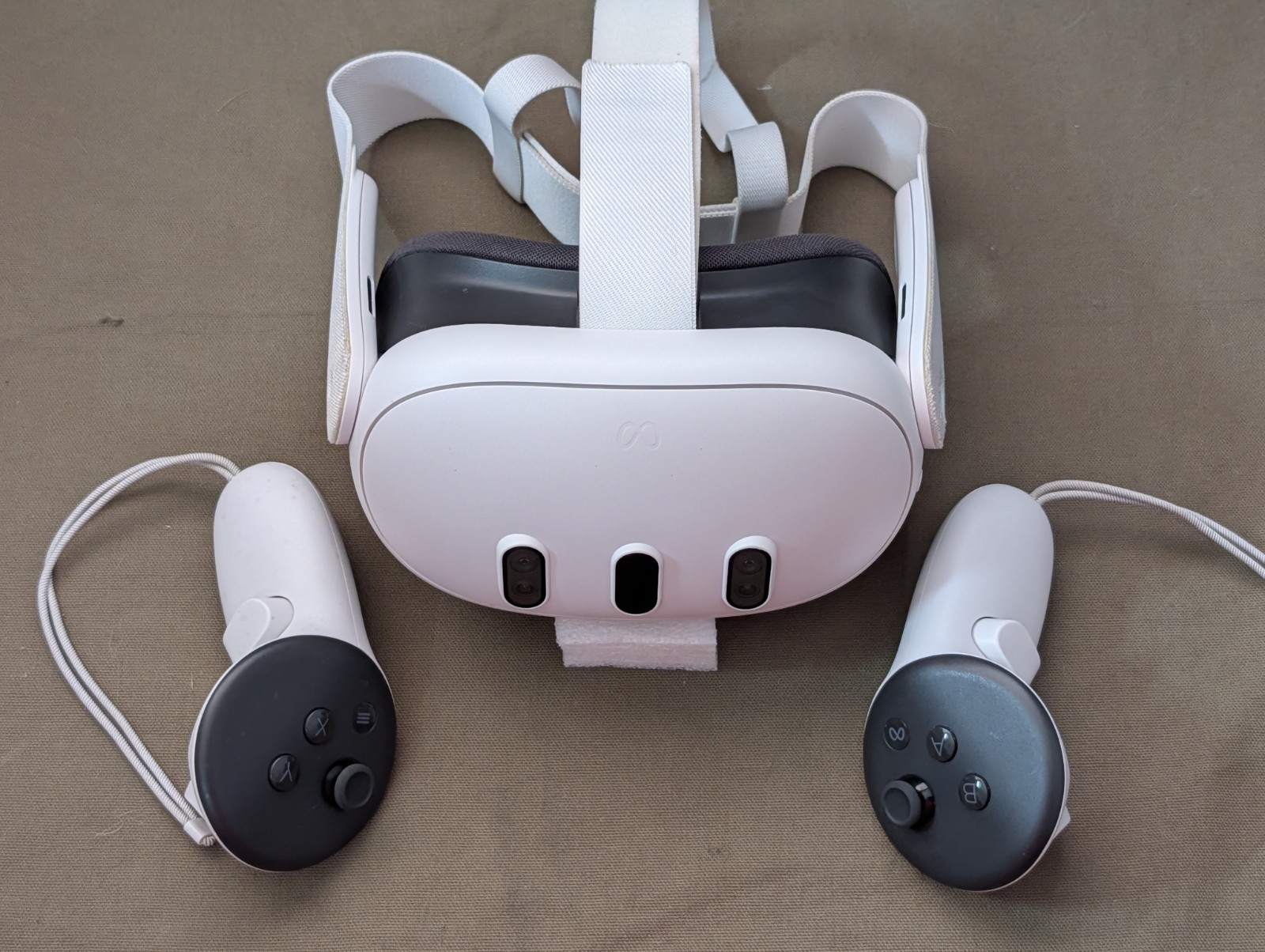 Meta Quest 3 128GB VR Headset W/ Controllers - White - Good Condition!