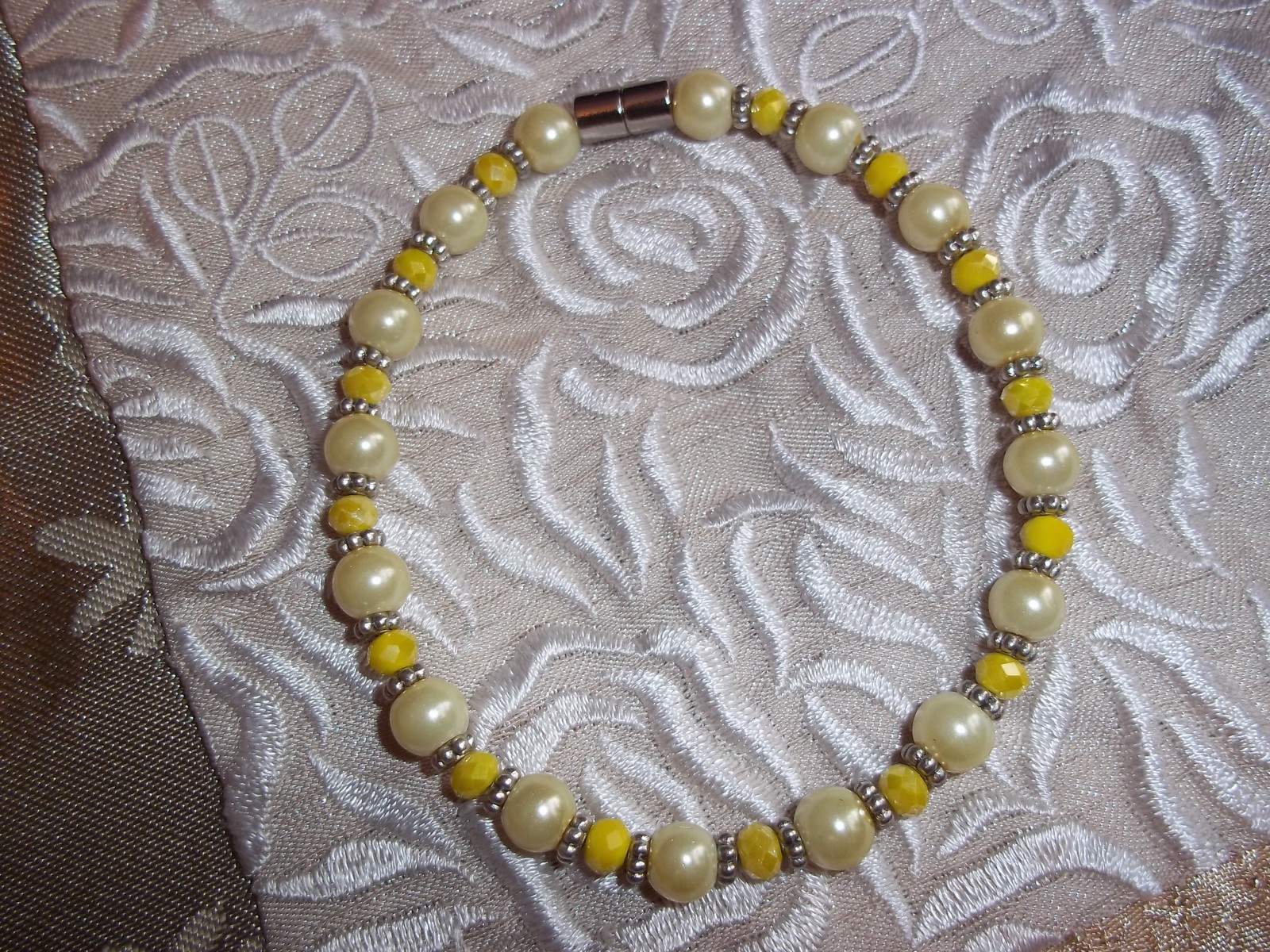 7 3/4 in Lt Yellow Pearl & Yellow CRYSTAL Bead MAGNETIC Clasp Bracelet N-76