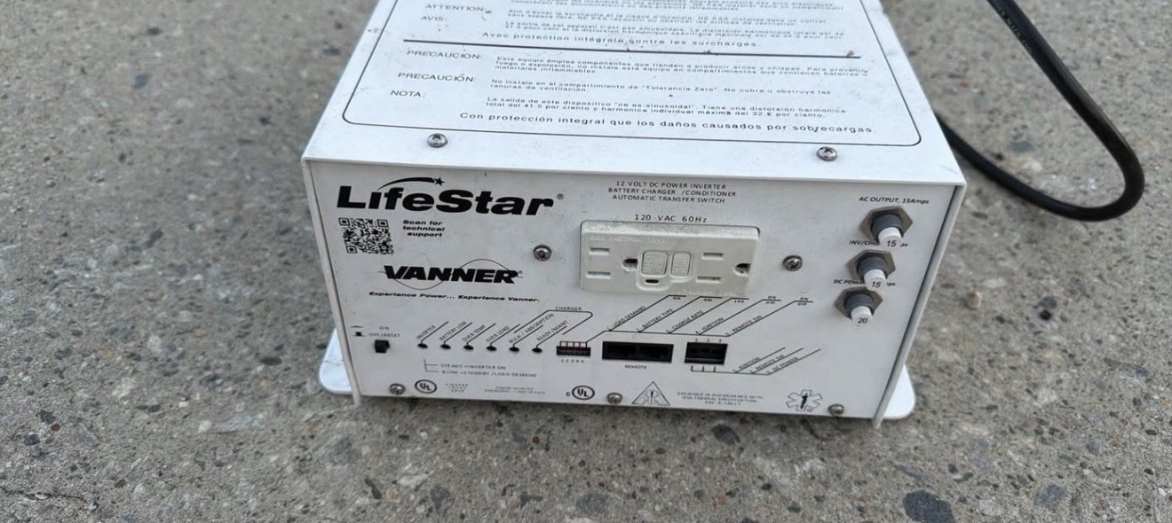 VANNER LifeStar 20-1050CUL DC Inverter 12 VDC Input 120VAC 50/60 Hz Used