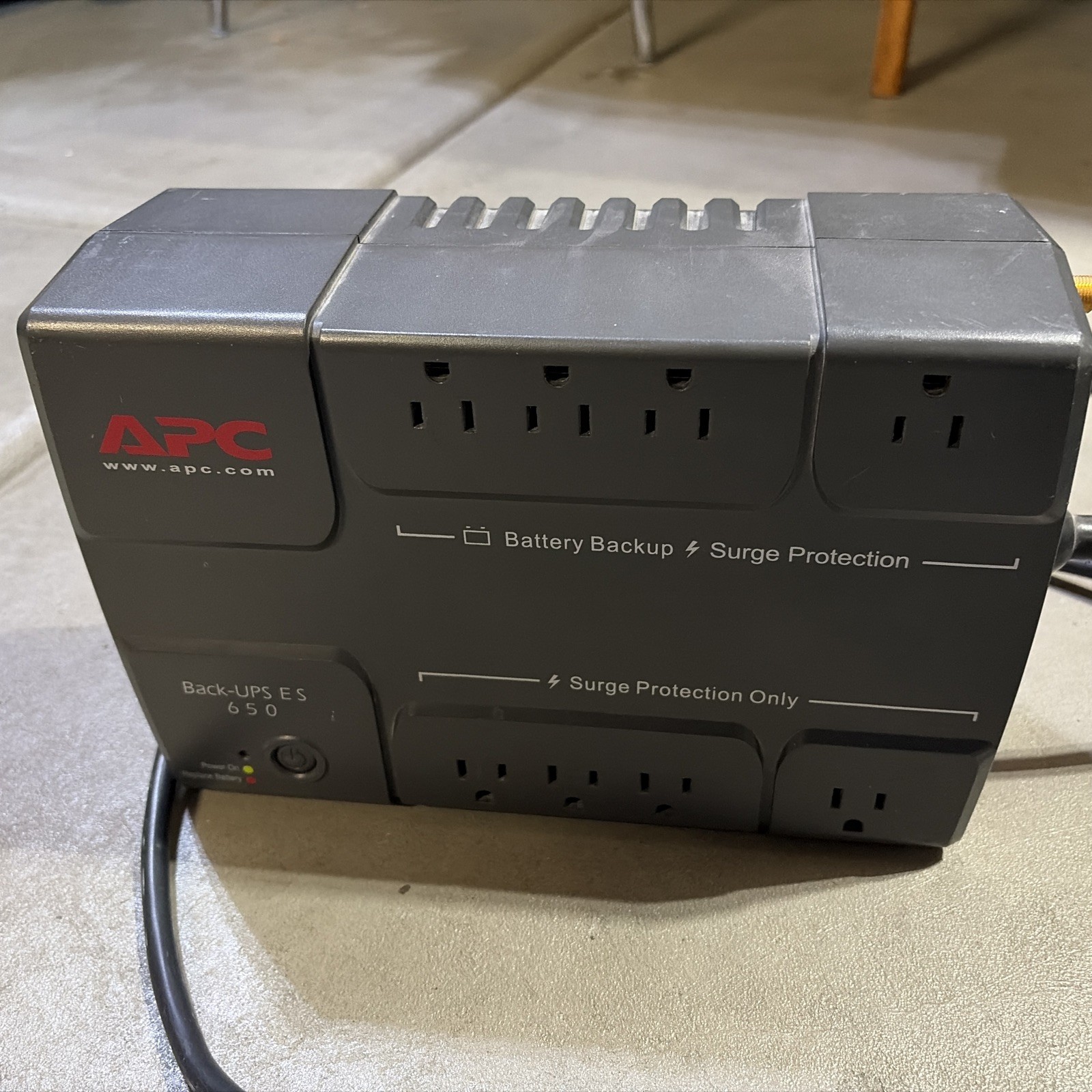 APC BACK-UPS ES-550 BE550R BATTERY BACKUP SURGE PROTECTOR 8 PORT, no battery