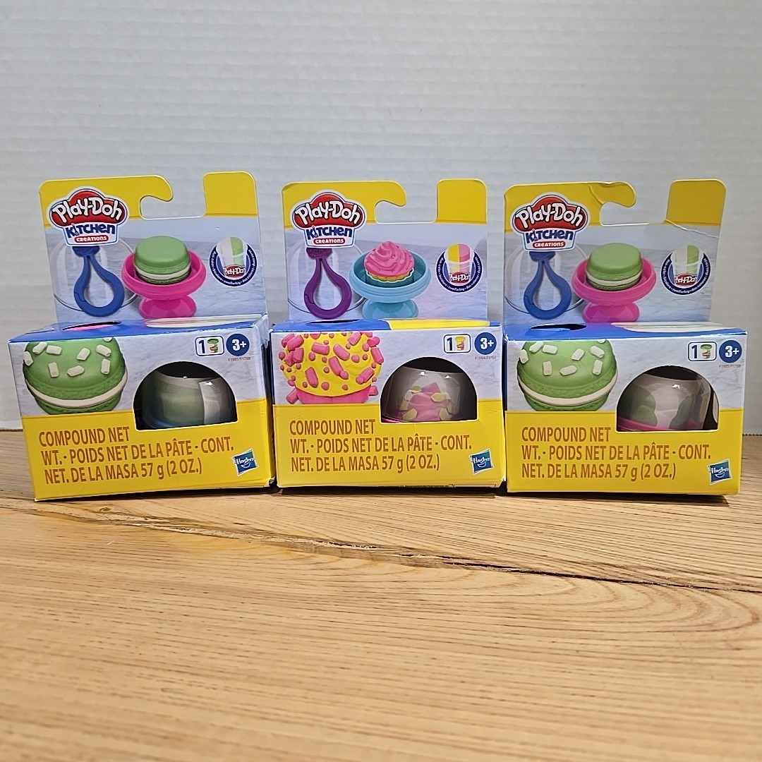 Play Doh Kitchen Creations 3 Sets Macarons and Cupcake Age 3+