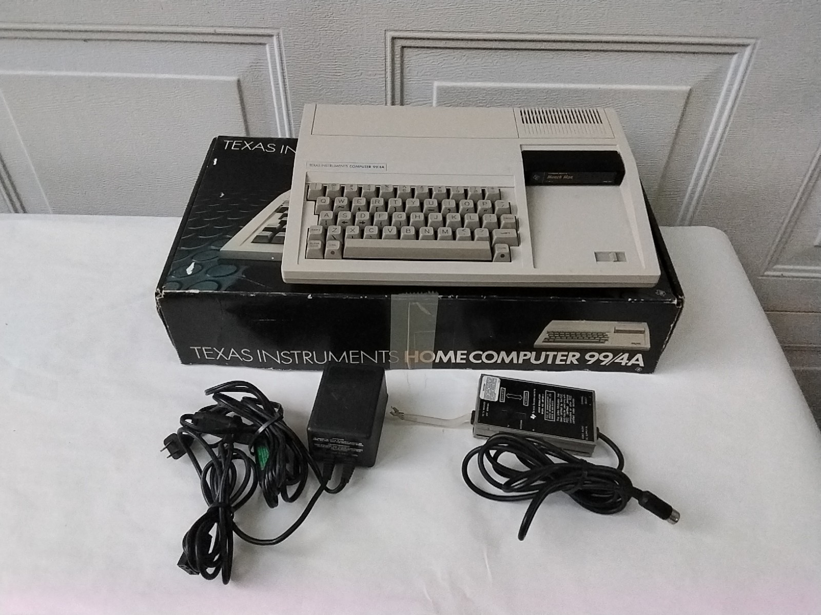 T1 – 99/4A Computer Pwr Cord Video Modulator Munch Man Video Game Untested