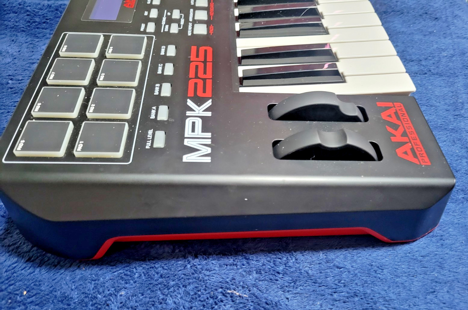 AKAI Professional MPK225 MIDI Keyboard Controller