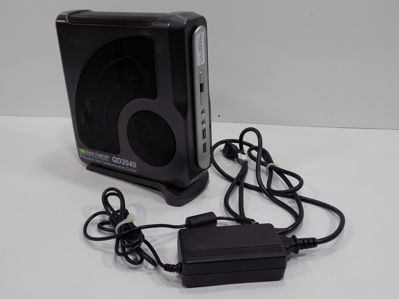 GOOD USED TCS Basys Controls QD2040 EMBEDDED SITE COMM CENTER