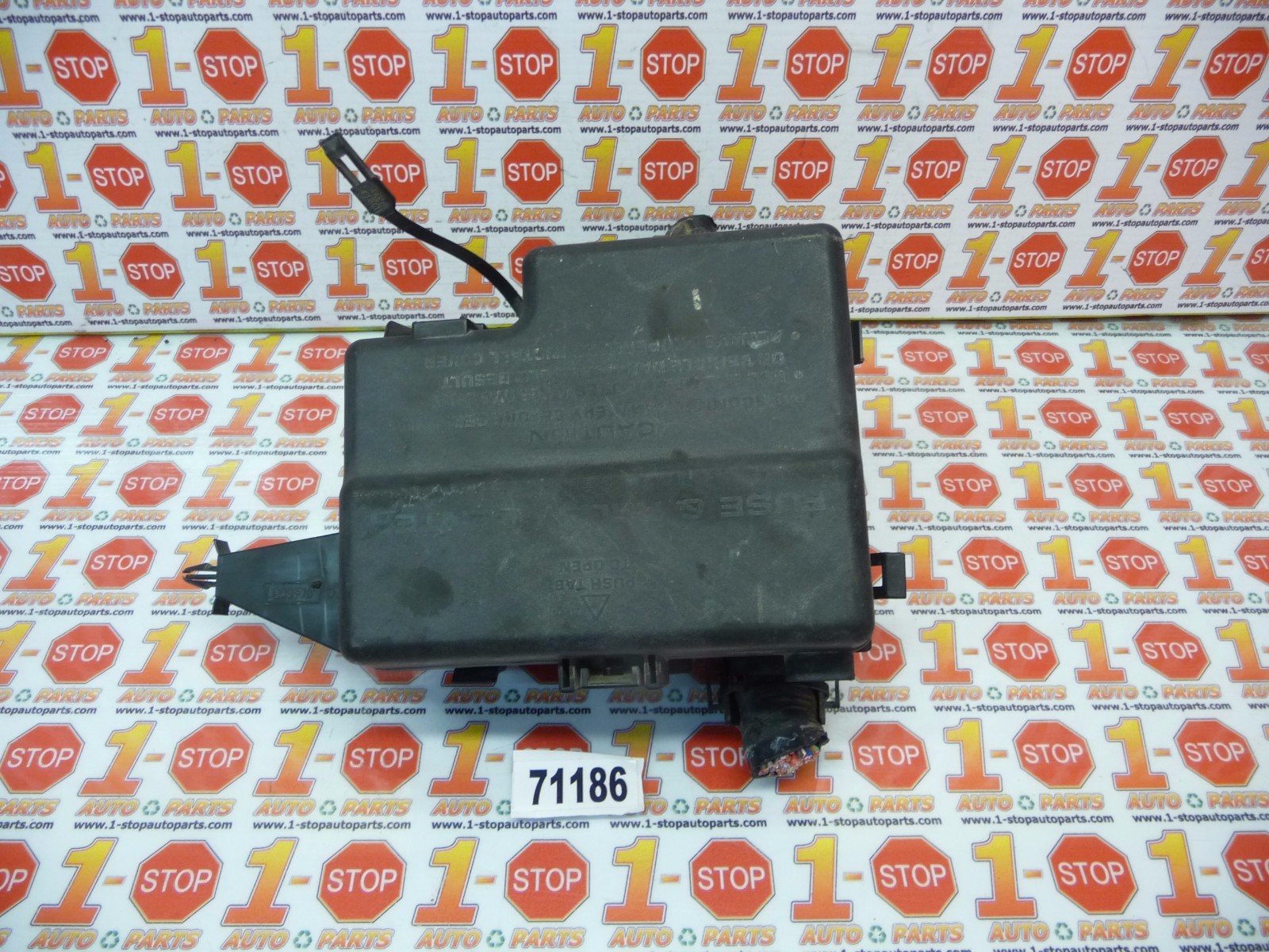 2004 04 DODGE NEON 2.0L ENIGNE FUSE RELAY JUNCTION BOX 04795361AB OEM