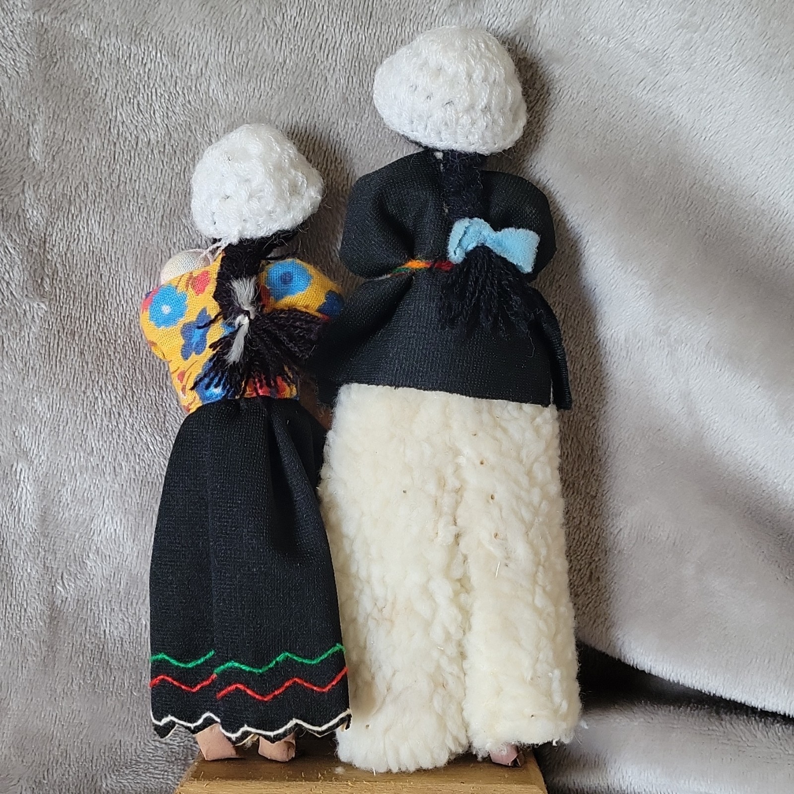 Peruvian Handmade Cloth Dolls Set on Wooden Base, Black Outfits, White Wool Hats
