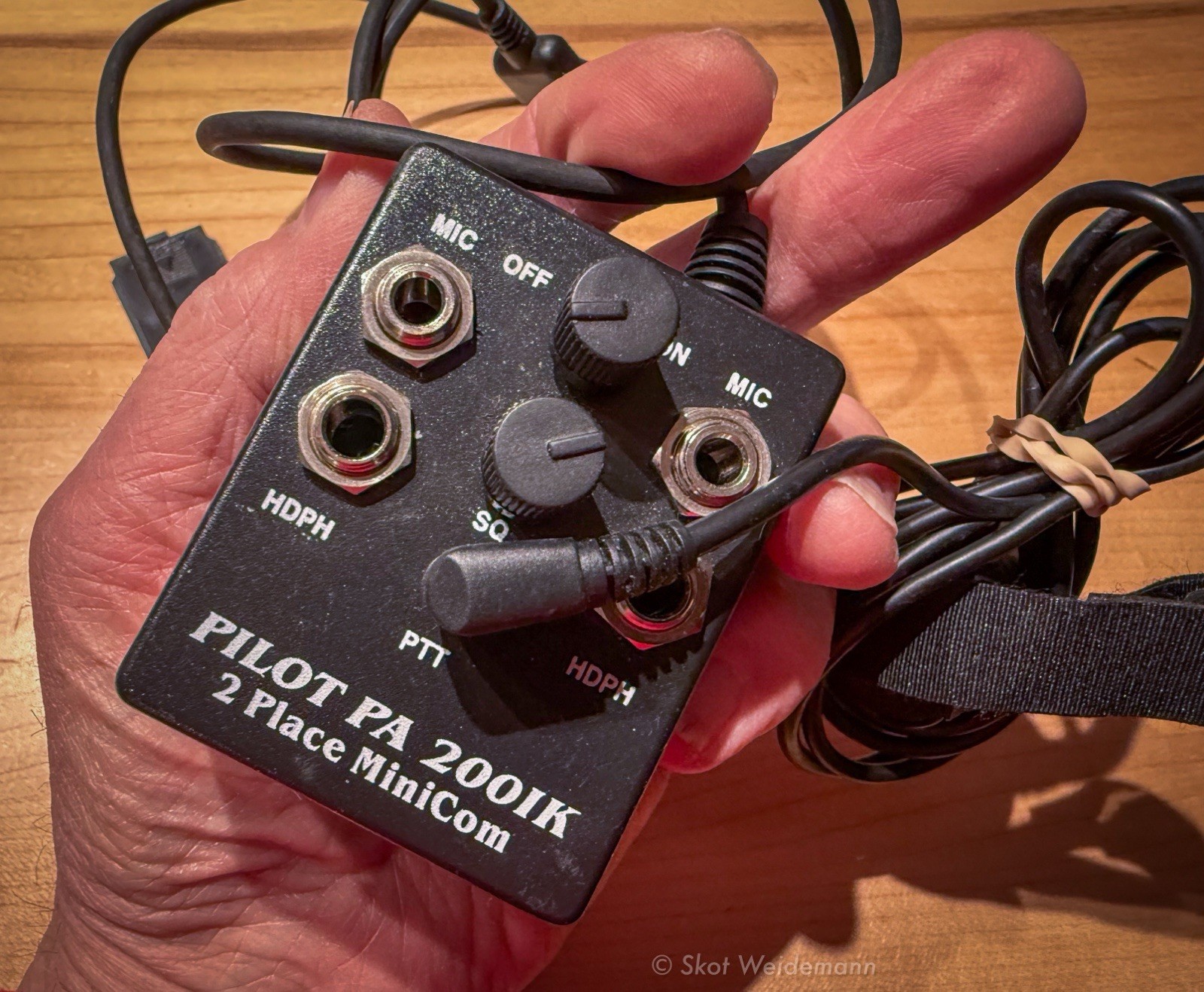 Pilot PA2001K 2 Place Portable Intercom, PTT ICOM A4, A22 or Bendix-King KX99