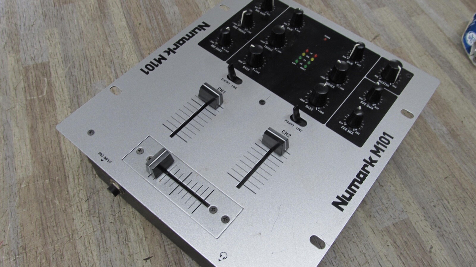 Numark M101 Mixer no power adapter. free shipping