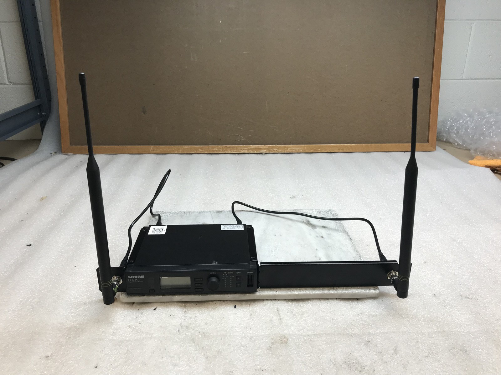 Shure ULXD4 Digital Wireless Receiver G50 470-534MHz w/ Ears & Antenna *NO PS*