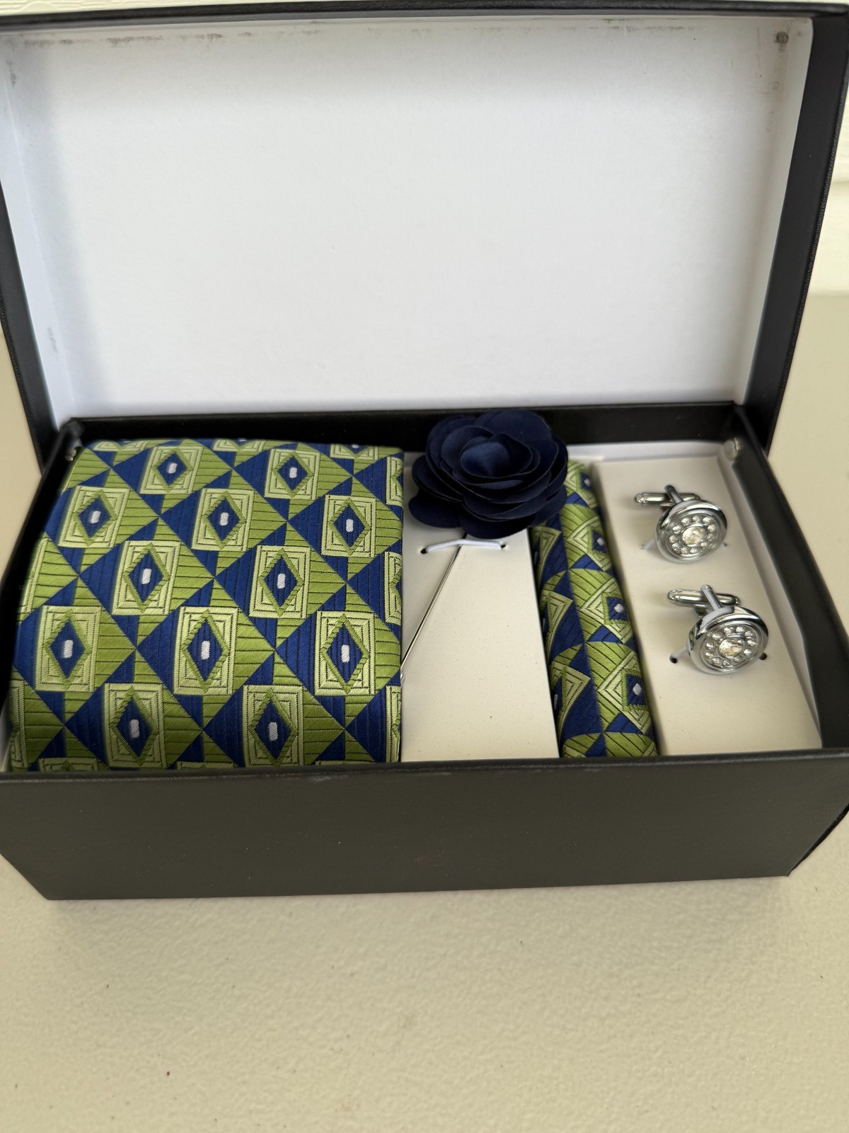 Tentso Fashion 4 piece Men Set/Green and Blue/Tie/P. Square/Cufflinks/Lapel pin