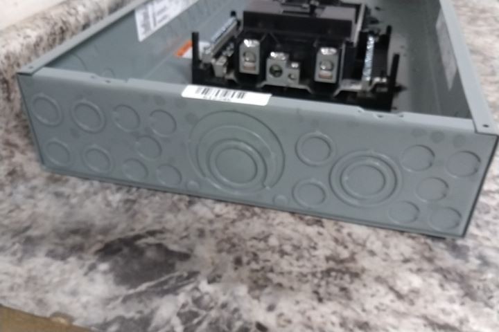 Square D QO124M200P 120/240VAC 200 Amps 24 Space Gray Load Center w/out Cover