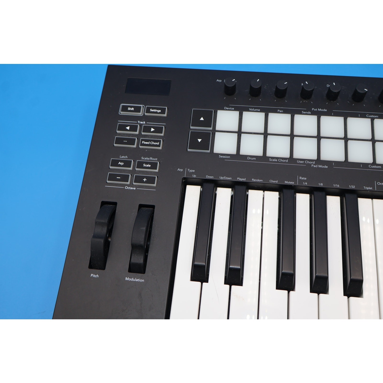 Novation Launchkey 25 MK3 USB MIDI Keyboard Controller w/ USB Cable