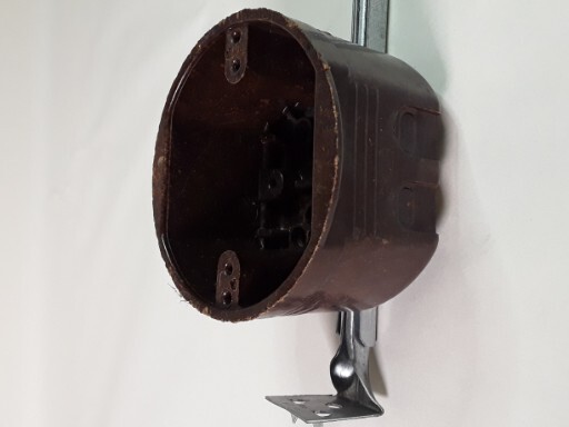 Thomas & Betts 4070-9402 Outlet Boxes/Covers/Accessories New Old Stock
