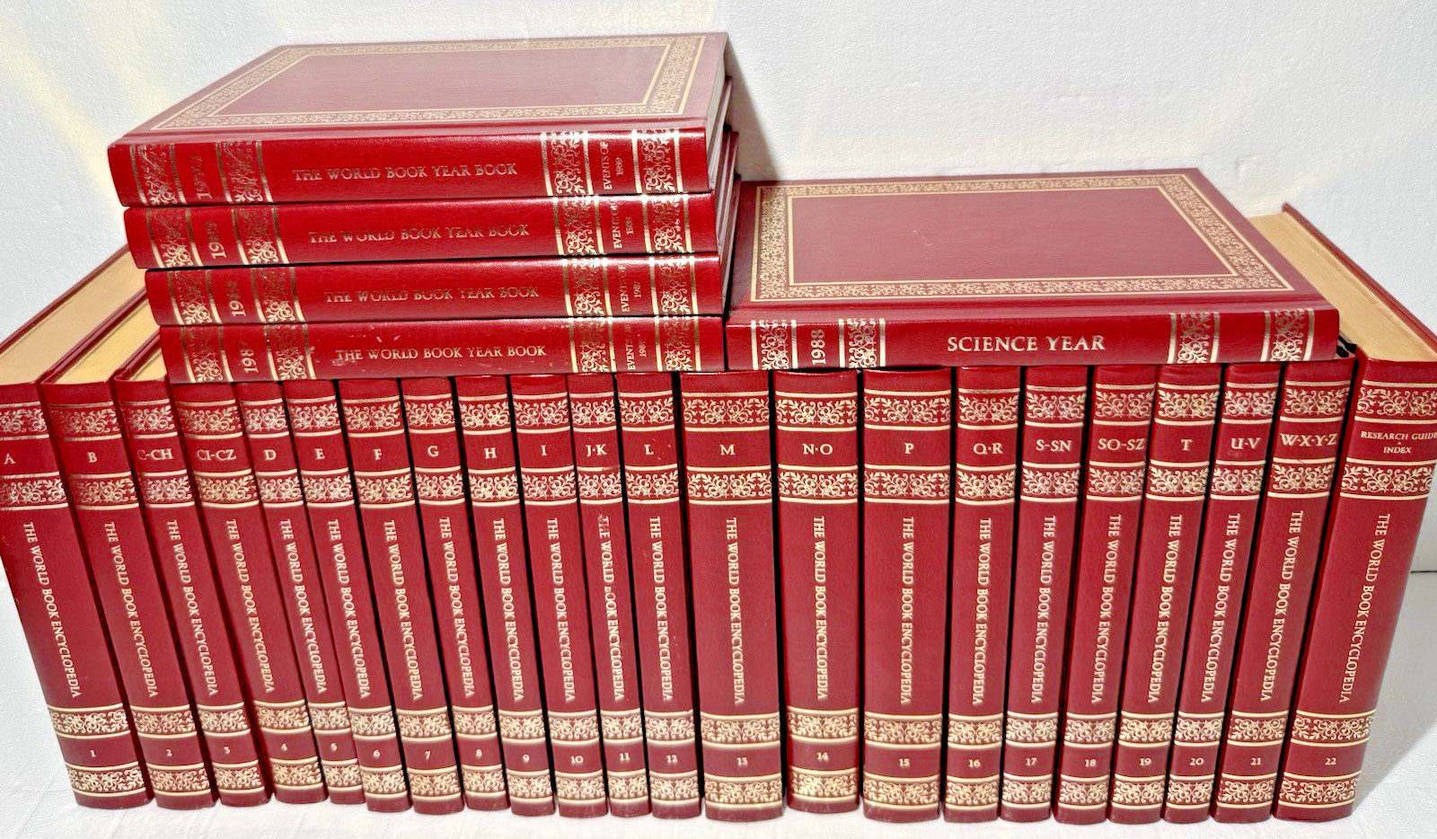 1984 Edition The World Book Encyclopedia COMPLETE 22 Vol Dictionary & Year Books