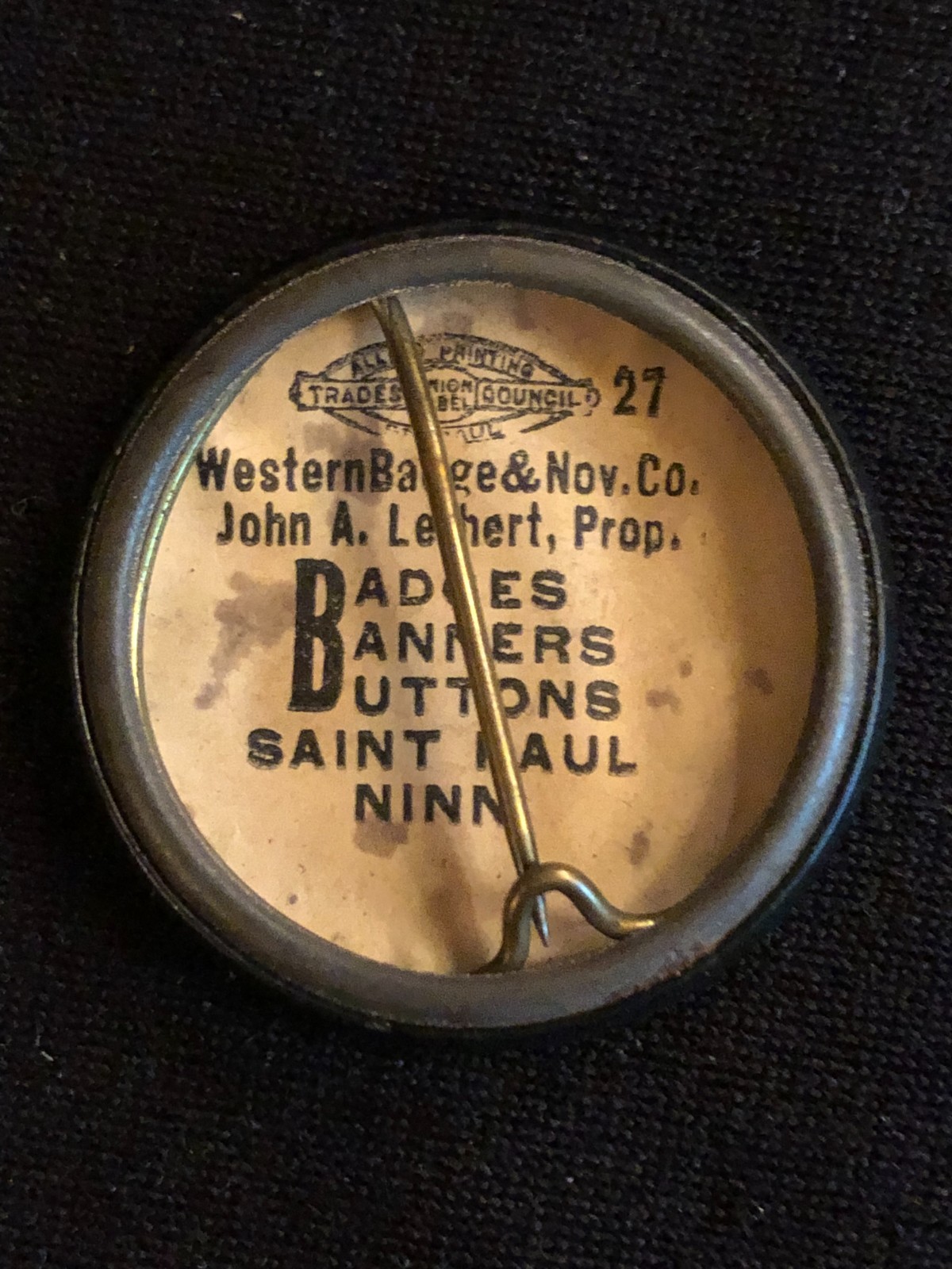 Tibbs, Hutchings & Co. Wholesale Dry Goods Advertising Button With Chief Wacouta