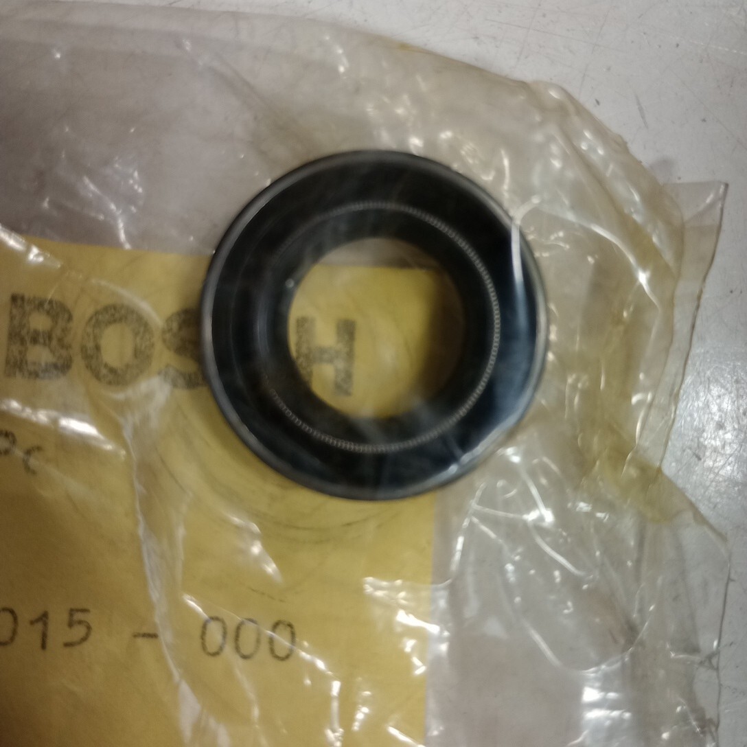 Bosch no. 1-610-283-015, NOS, Radial Ring.
