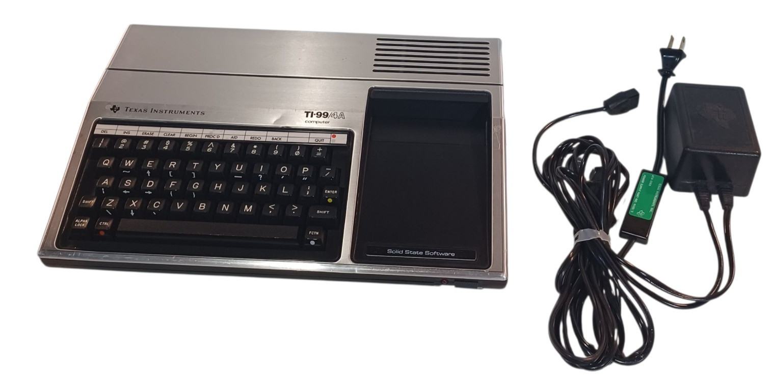 TEXAS INSTRUMENTS TI-99/4A Vtg 1982 HOME COMPUTER Powers On **READ**