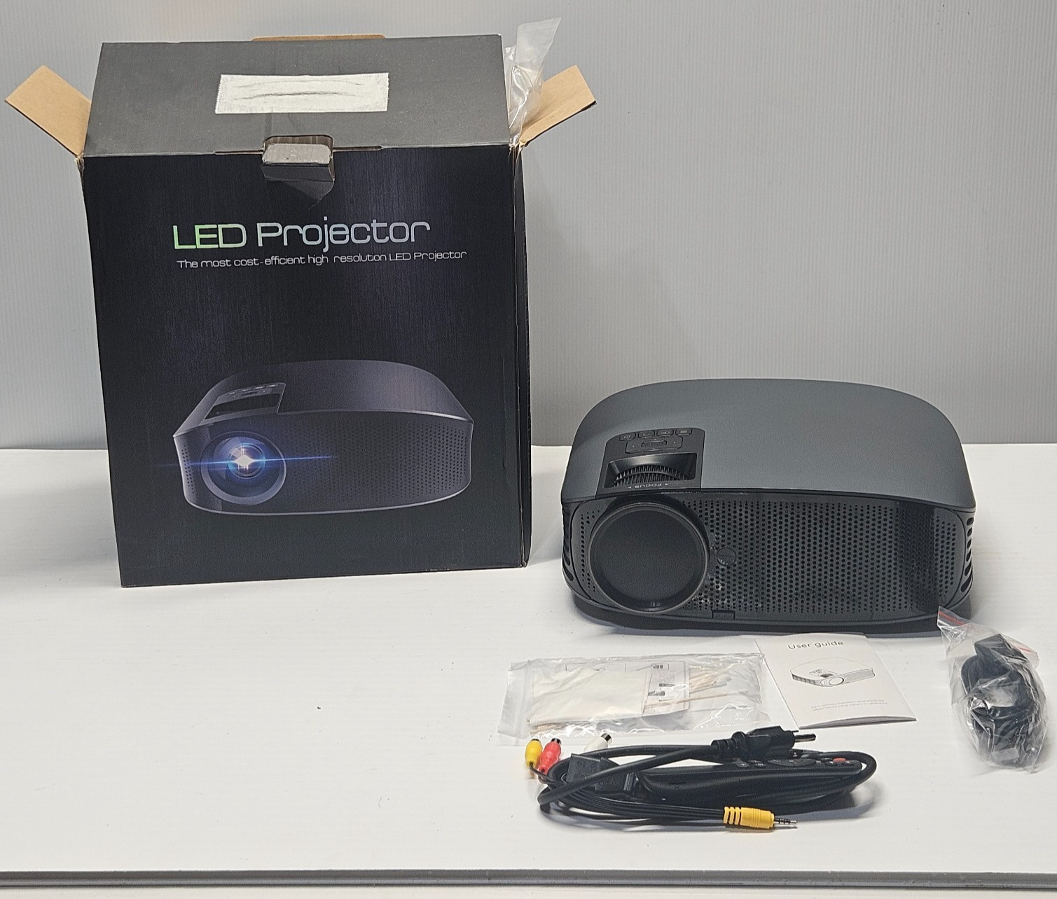 GooDee LED Projector – 1080p Full HD – 3000 Lumens – HDMI/USB/AV/VGA