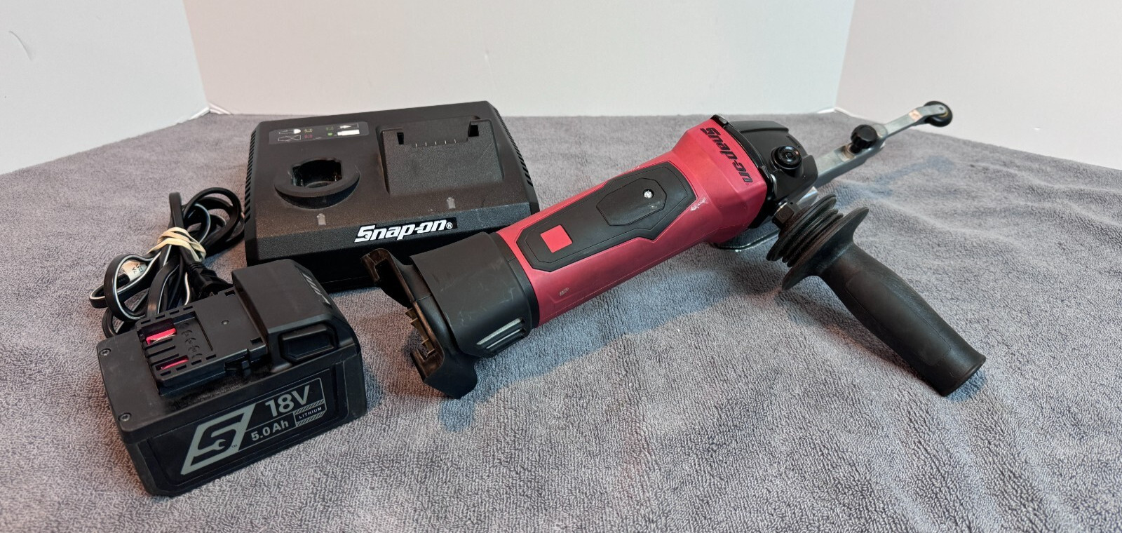 Snap-on CTBF8818A 18V MonsterLithium Cordless 18" Band File Sander - Red