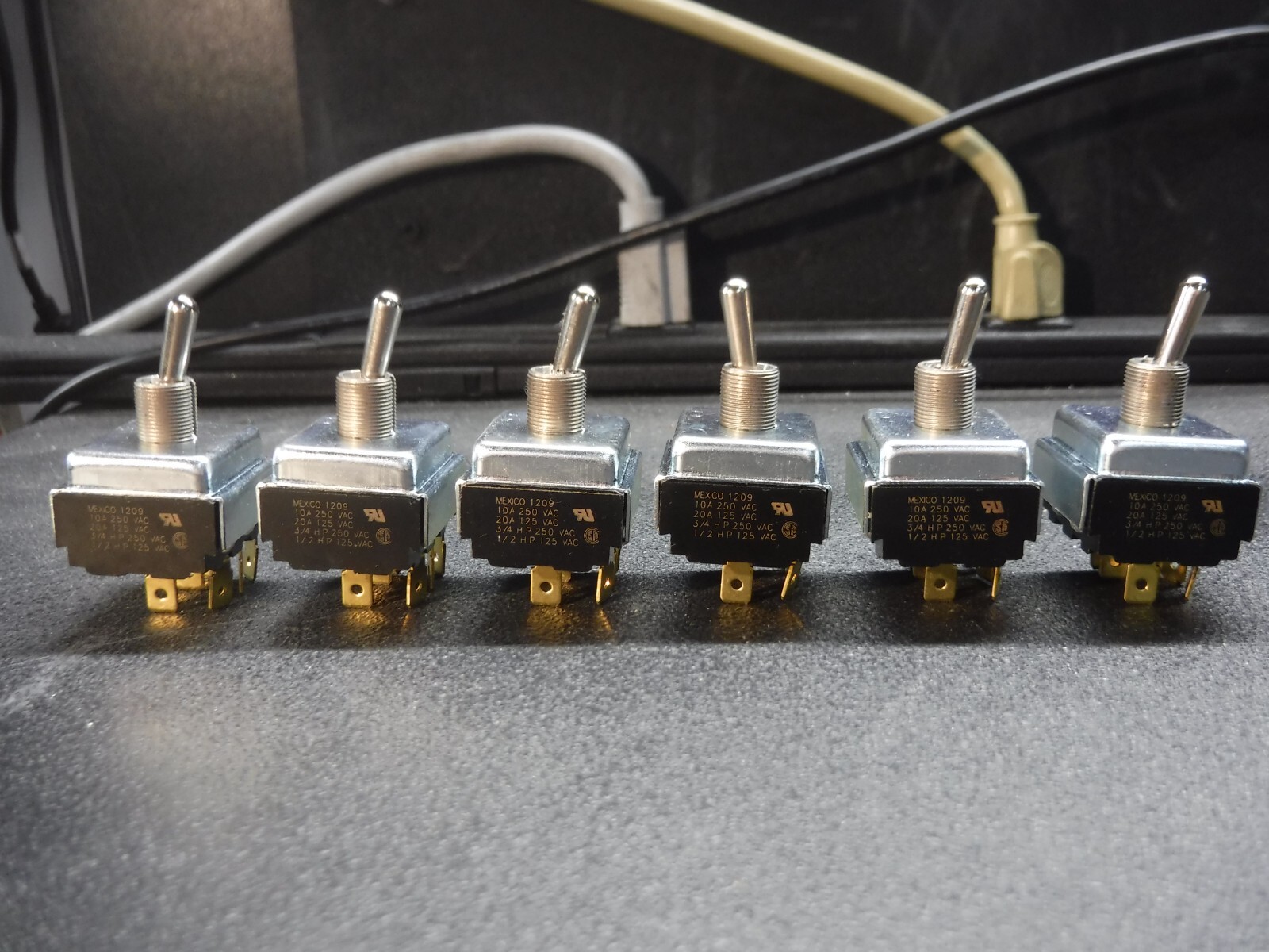 Unbranded 1209 Toggle On/Off Switch ** Lot of 6 **