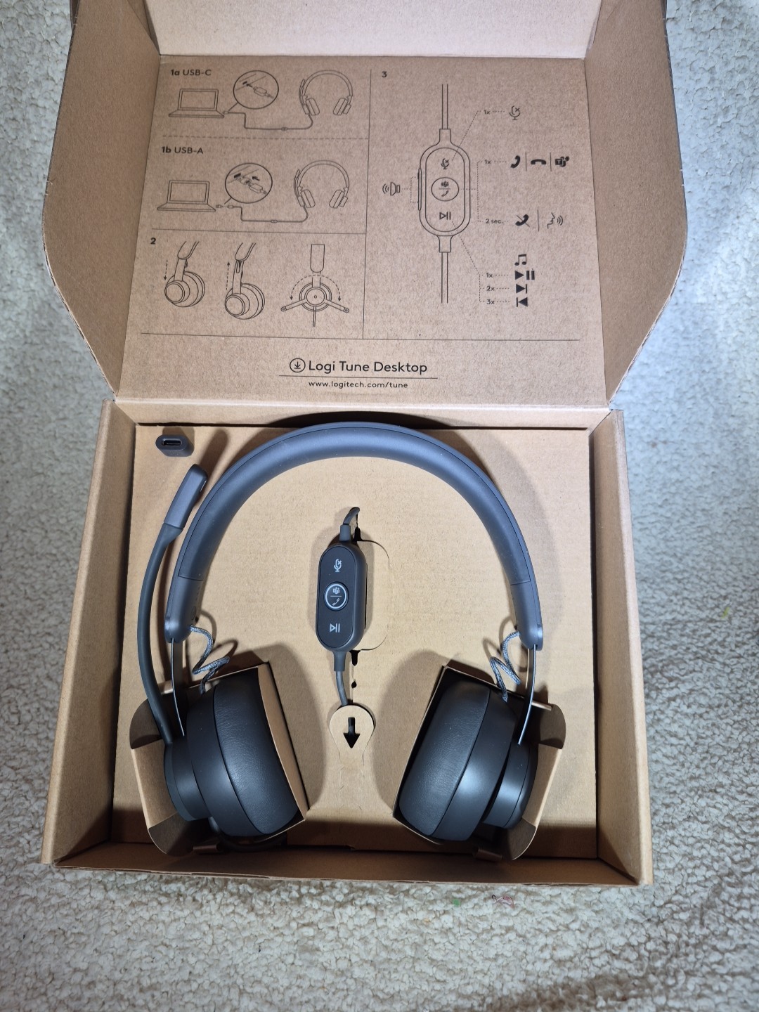 Logitech Zone Wired Headphones A00100 New open boUSC connection with a US-A adap