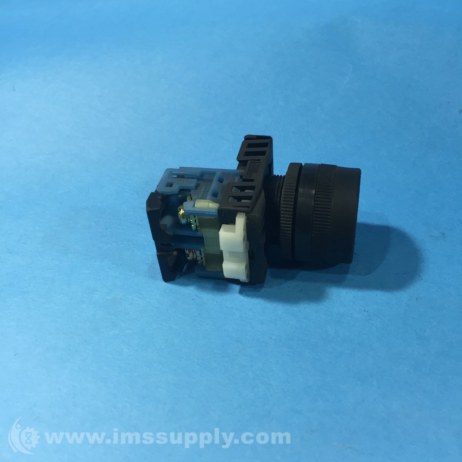 Fuji Electric AR22G2R Push Button FNIP