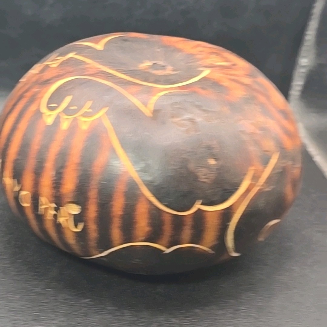 Peruvian Folk Art Kitty Cat Hand Carved Gourd Sideway Display Decor