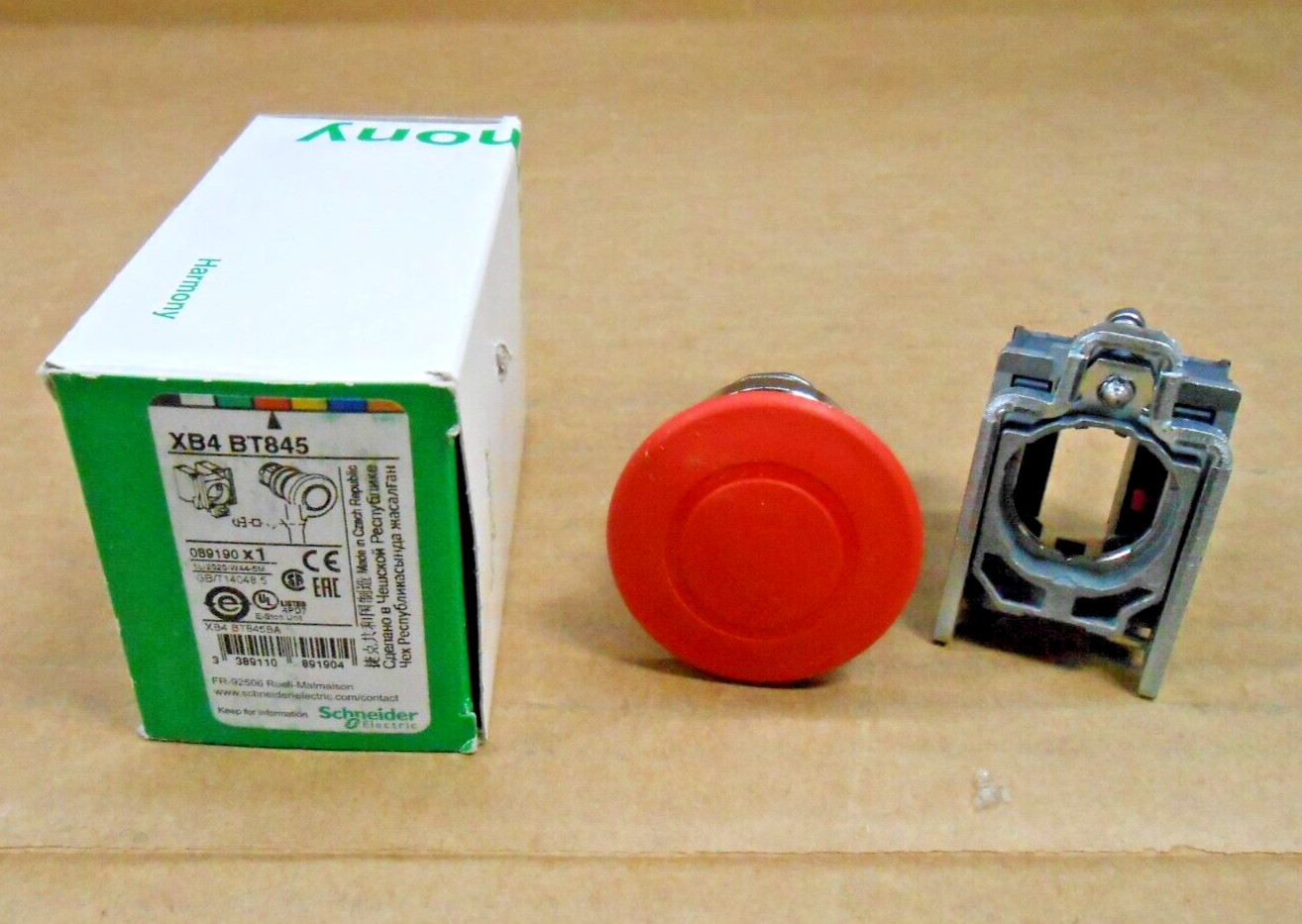 NIB NEW SCHNEIDER XB4BT845 XB4 BT845 PUSHBUTTON SWITCH RED ROUND (10 AVAILABLE)